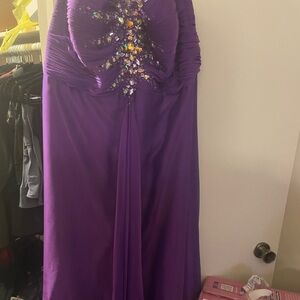 This prom dress is for plus size. It was my junior year prom dress